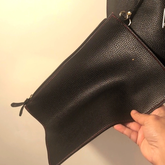 Black Shoulder Bag with attached make up bag - Picture 4 of 13